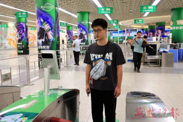 “真方便！”石家庄地铁迈入“刷脸”乘车时代