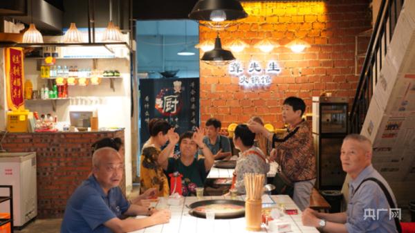 这可能是重庆最“不热闹”的火锅店了…… 这可能是重庆最“不热闹”的火锅店了……