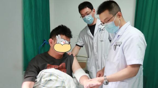 趴着午睡,一只手没了知觉!网友:最害怕的事还是发生了 趴着午睡,一只手没了知觉!网友:最害怕的事还是发生了