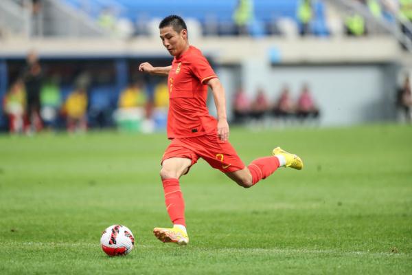 中国男足友谊赛4:0击败缅甸队