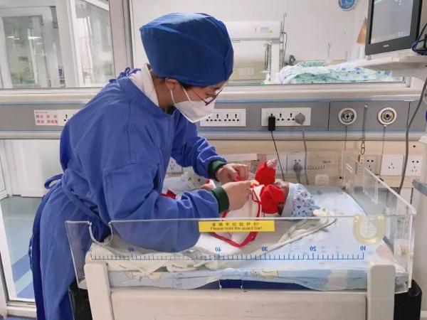 湖南胎龄最小的“巴掌宝宝”闯关132天后……