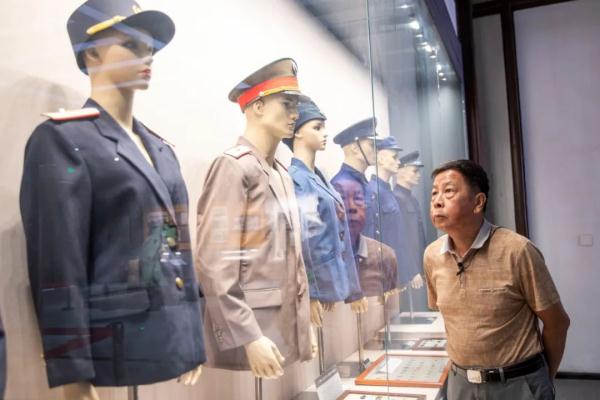 这个广州人一个人捐了半间博物馆，连“镇馆之宝”都是他捐赠的……