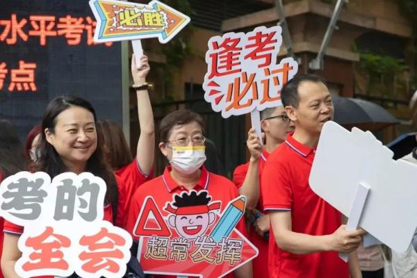 雨中开考！上海中考语文作文公布，还记得你那年的考题吗？
