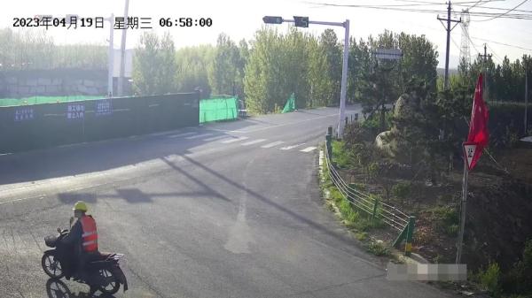 一件马甲暴露了他。 一件马甲暴露了他。