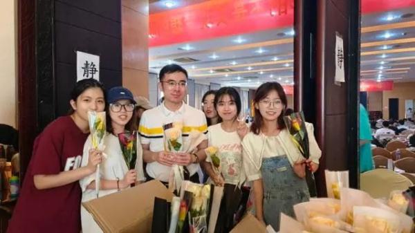 同寝室“五姐妹”过法考！学习秘籍曝光