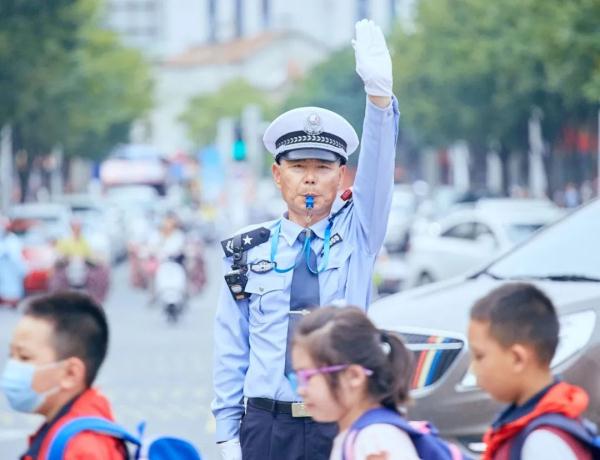 护学17年 张爷爷光荣退休了