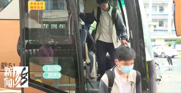 雨中开考！上海中考语文作文公布，还记得你那年的考题吗？