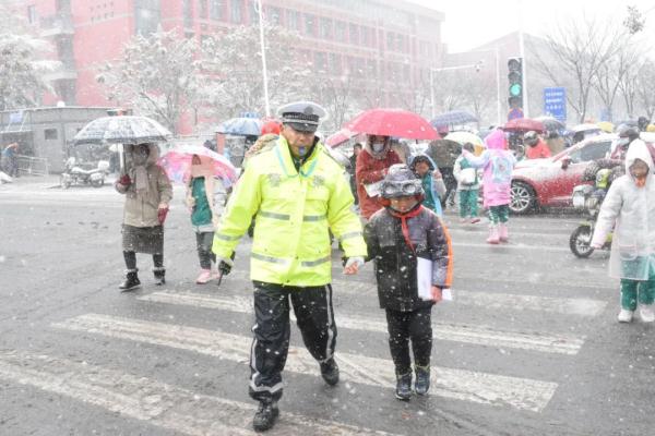 护学17年 张爷爷光荣退休了