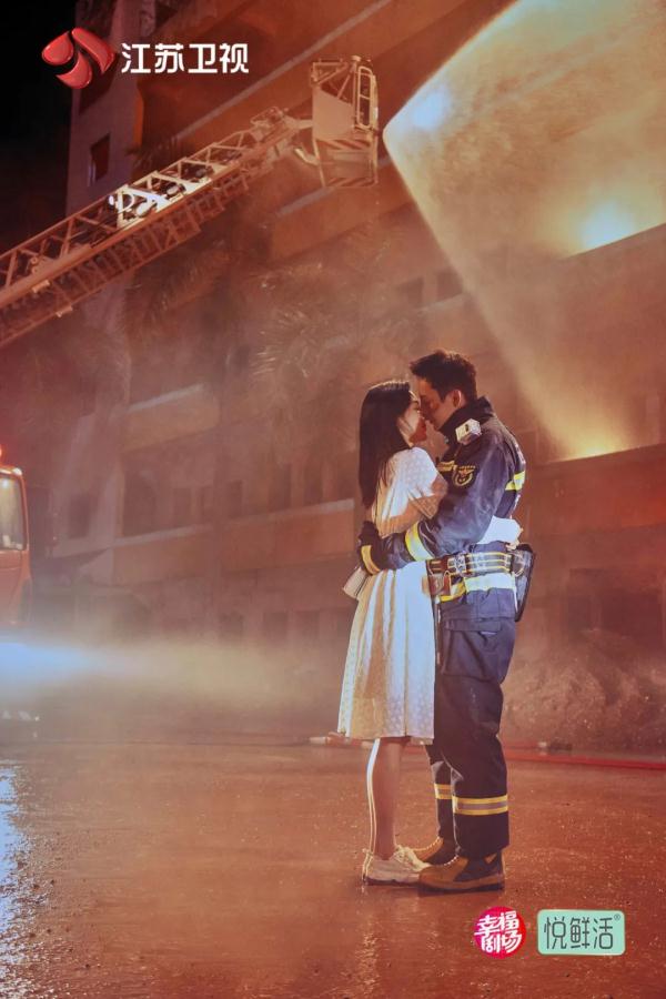 陈伟霆:和消防员很有缘分,所有的表演都是真情流露 陈伟霆:和消防员很有缘分,所有的表演都是真情流露