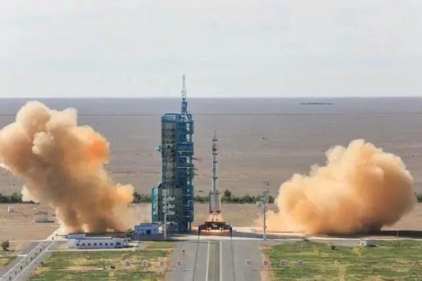 跨越54年的同一天！“神舟发射”遇上“氢弹爆炸”