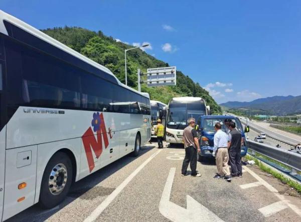 7车连环相撞，82人受伤！