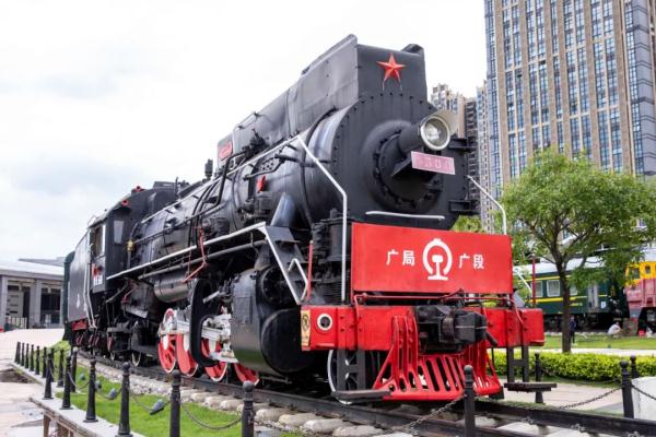 这个广州人一个人捐了半间博物馆，连“镇馆之宝”都是他捐赠的……