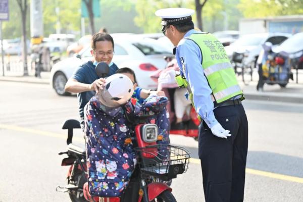 护学17年 张爷爷光荣退休了