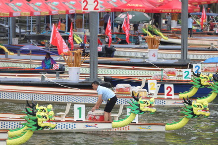 开赛！广州国际龙舟邀请赛今日举行广州龙舟赛奖品有烧猪米酒