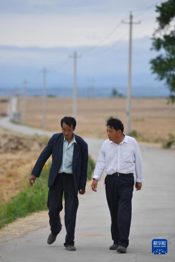 秦岭脚下的父子农田“大管家”