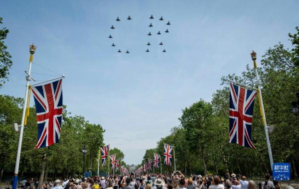 英国举行皇家阅兵式庆祝国王官方生日