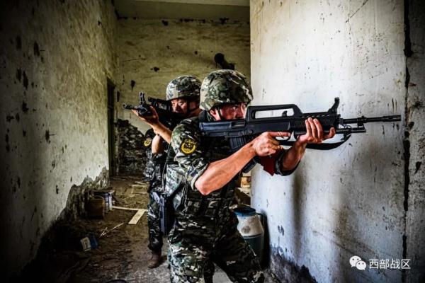 天山脚下，战斗打响！