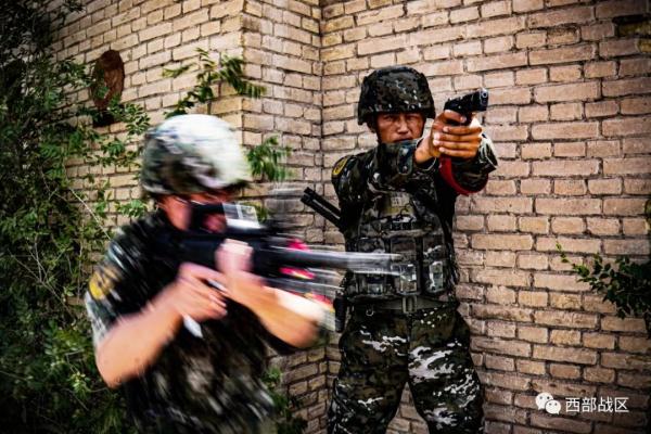 天山脚下，战斗打响！