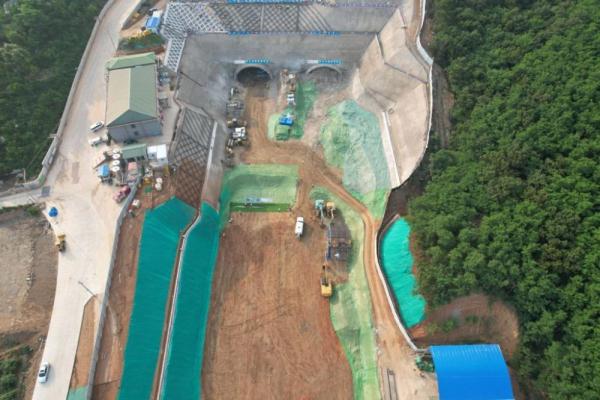 山东烟台城市快速路全线首个隧道顺利进洞施工