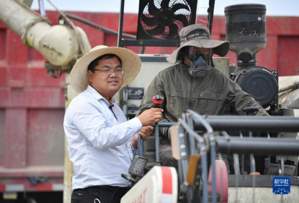 秦岭脚下的父子农田“大管家”