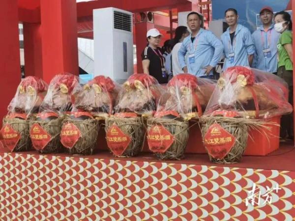 苏炳添发令!2023年广州国际龙舟邀请赛精彩瞬间,太燃啦! 苏炳添发令!2023年广州国际龙舟邀请赛精彩瞬间,太燃啦!