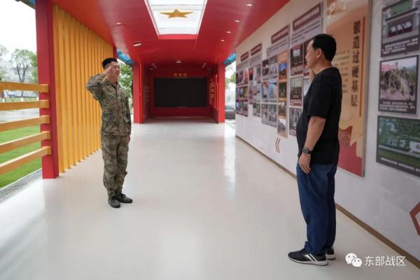 当过兵的爸爸,真帅! 当过兵的爸爸,真帅!