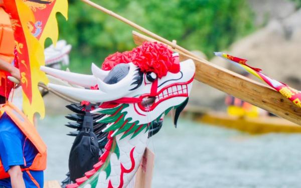 乘龙破浪！全国民间自发组织规模最大龙船赛开赛 道县龙船赛何以这么火