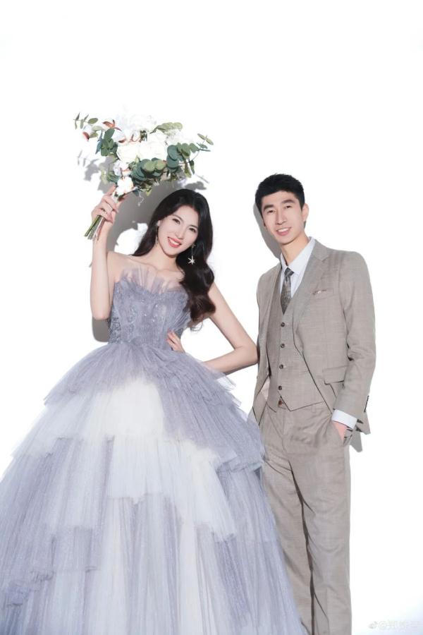 结束12年恋爱长跑！他们结婚了！