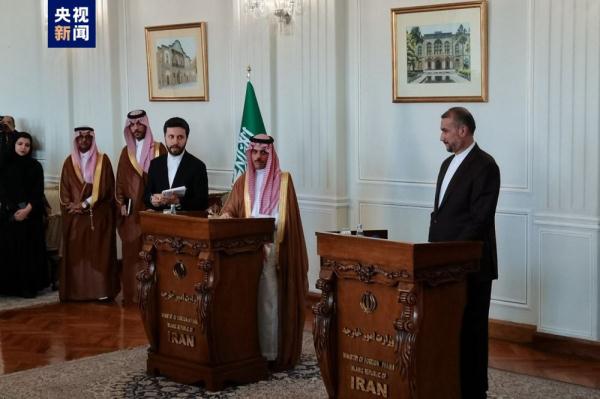 伊朗外长与沙特外交大臣召开联合新闻发布会 伊朗外长与沙特外交大臣召开联合新闻发布会