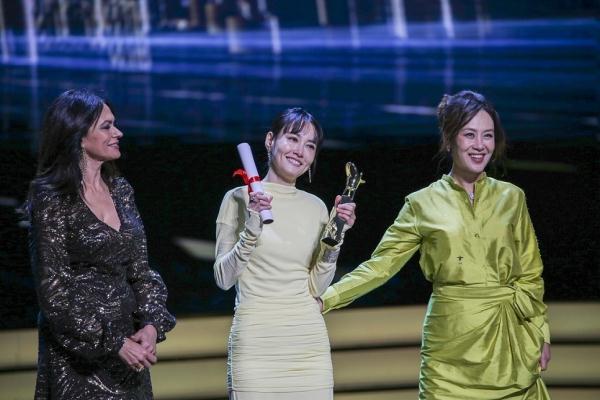 上海国际电影节金爵奖揭晓，胡歌大鹏同获“最佳男演员”