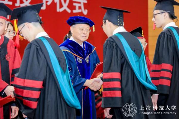 上海科技大学校长：不要总是盯着位子、帽子和票子！