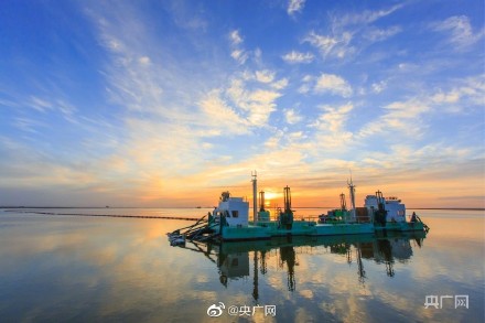 “中国盐湖之最”!察尔汗盐湖夏日美景 “中国盐湖之最”!察尔汗盐湖夏日美景