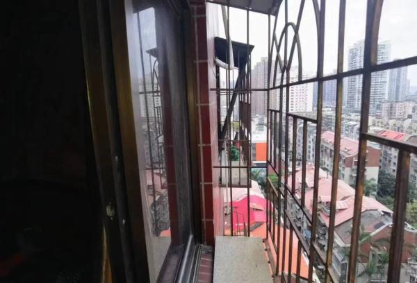 厦门一小区起火,他们这样做在火场逃过一劫…… 厦门一小区起火,他们这样做在火场逃过一劫……