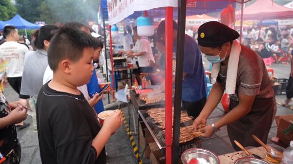 “村超”火爆出圈,当地酒店比平时还便宜!外地游客来了还想来 “村超”火爆出圈,当地酒店比平时还便宜!外地游客来了还想来