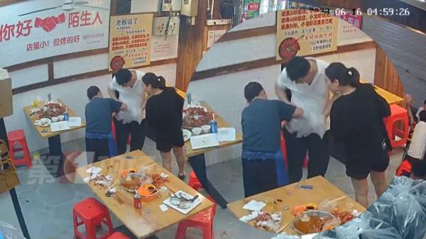 老板给阿姨发工资,被反塞500元……原因太暖心! 老板给阿姨发工资,被反塞500元……原因太暖心!