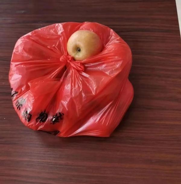 这个派出所的“常客”，为何撂下东西转身就跑