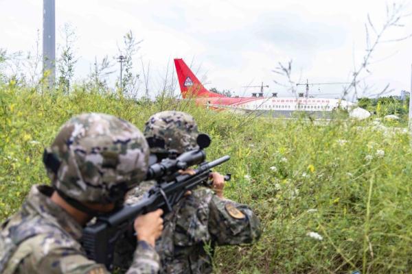 武警重庆总队机动支队利用野外驻训 严训实训增强本领