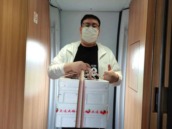 “神秘”小白箱重现江湖,网友:一看就知道是辽宁来的……我能“炫”一箱! “神秘”小白箱重现江湖,网友:一看就知道是辽宁来的……我能“炫”一箱!