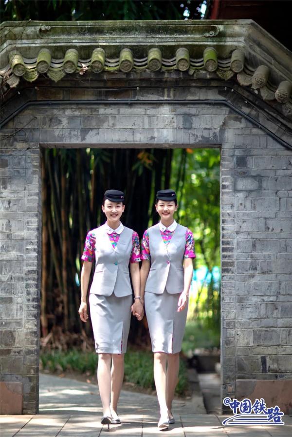 成都往返香港高铁列车将开行，新制服亮相！