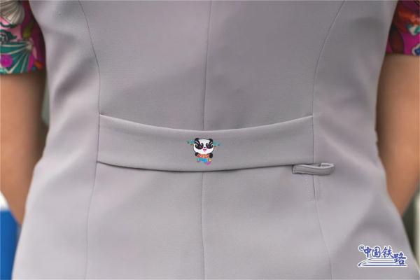 成都往返香港高铁列车将开行，新制服亮相！