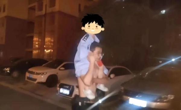 “这是我见过最帅的光膀子男人!” “这是我见过最帅的光膀子男人!”