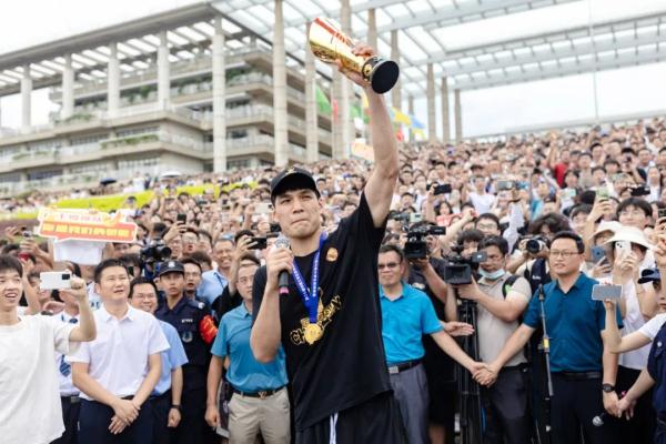 位于广州的“989大学”火了！全校师生一起加鸡腿，真香~