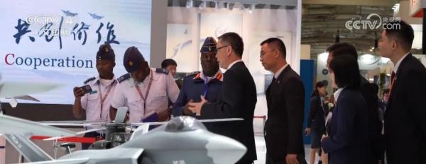 中国企业携多款新品亮相巴黎航展 &nbsp;C919大型客机受关注