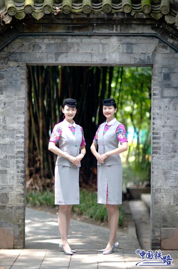 成都往返香港高铁列车将开行，新制服亮相！