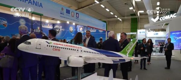 中国企业携多款新品亮相巴黎航展 &nbsp;C919大型客机受关注