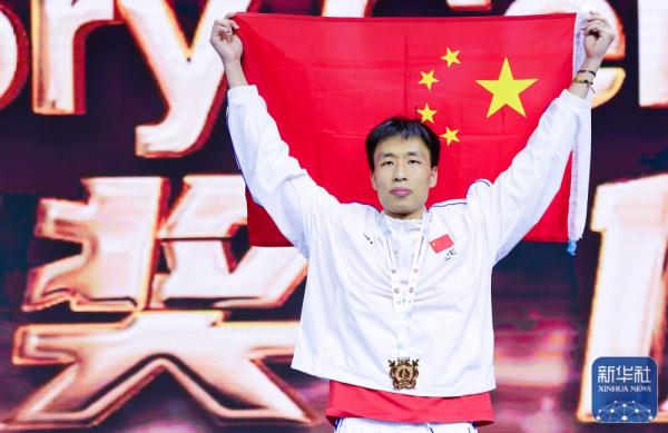 击剑亚洲锦标赛｜莫梓维夺得男子花剑冠军