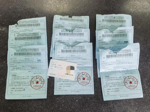 沪一司机以为临牌不怕罚,15分钟连闯9个红灯,被扣54分… 沪一司机以为临牌不怕罚,15分钟连闯9个红灯,被扣54分…