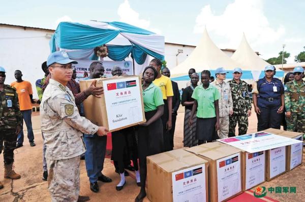 中国蓝盔:用爱点亮希望之光 中国蓝盔:用爱点亮希望之光