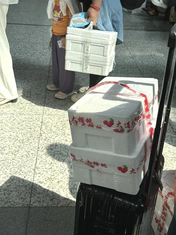 “神秘”小白箱重现江湖,网友:一看就知道是辽宁来的……我能“炫”一箱! “神秘”小白箱重现江湖,网友:一看就知道是辽宁来的……我能“炫”一箱!
