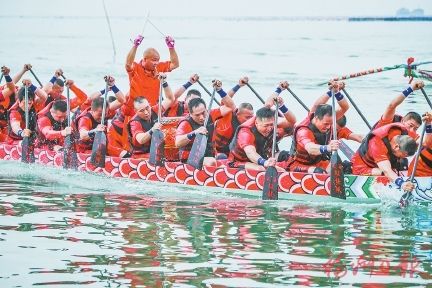 福州连江:“蛟龙”竞渡定海湾 福州连江:“蛟龙”竞渡定海湾